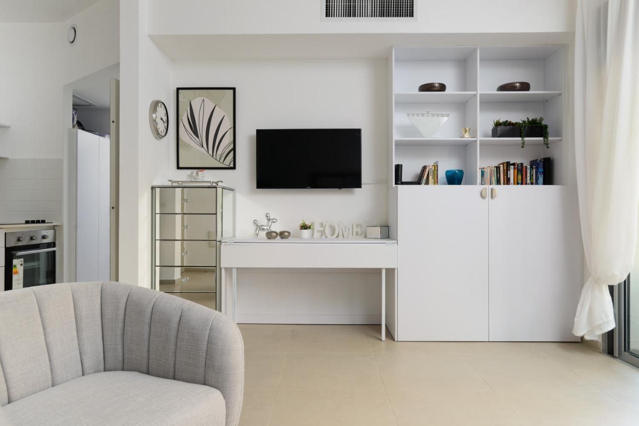 Quiet Hideaway & Terrace Near Beach By Feelhome Tel Awiw Zewnętrze zdjęcie